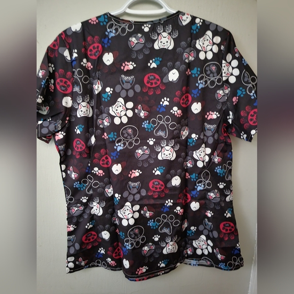 4 scrub tops - Picture 6 of 8